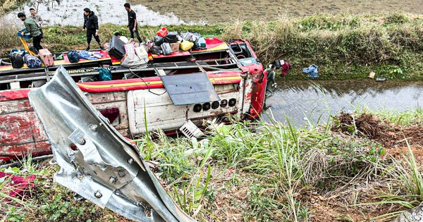 Lật xe khách, 11 người bị thương ở Sơn La: Tài xế khai do buồn ngủ