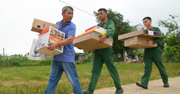 Những căn bếp đang ấm lại sau bão lũ