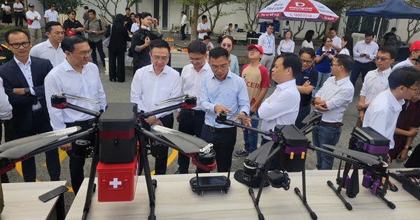 Drone gia nhập cuộc đua giao hàng