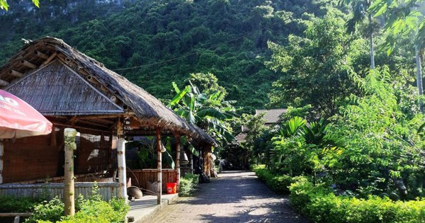 Việt Nam có ngôi làng 89 hộ dân, 297 người cùng sinh sống, được giao nhiệm vụ đặc biệt: Sở hữu đặc điểm rừng - làng - biển hiếm có, nằm trong không gian được UNESCO công nhận cách đây 22 năm