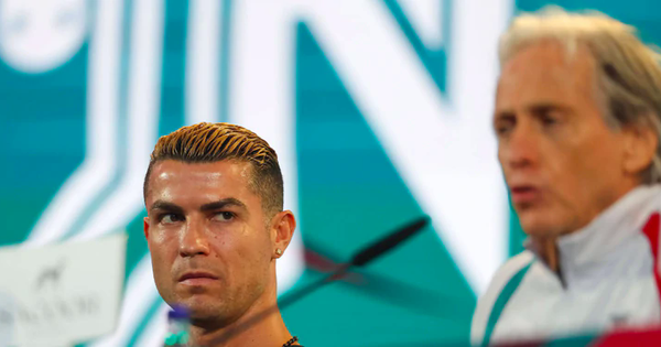 HLV Jorge Jesus từng gọi điện nài nỉ Ronaldo ở lại tuyển Bồ Đào Nha nhưng cuối cùng lại không dùng CR7 phút nào