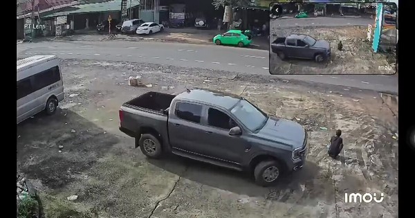 Xe bán tải tông tử vong người đàn ông ngồi vỉa hè ở Lâm Đồng