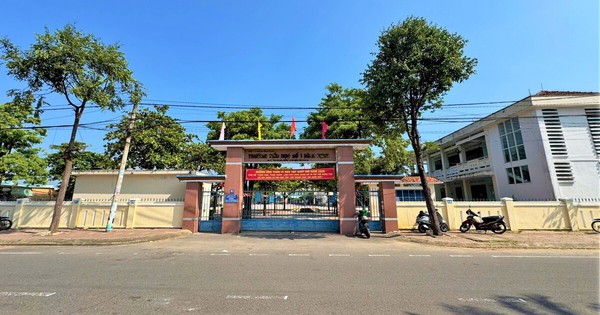 Công an tìm 'phụ huynh ảo' đăng bài học sinh làm hơn 10 trang bài tập mỗi đêm
