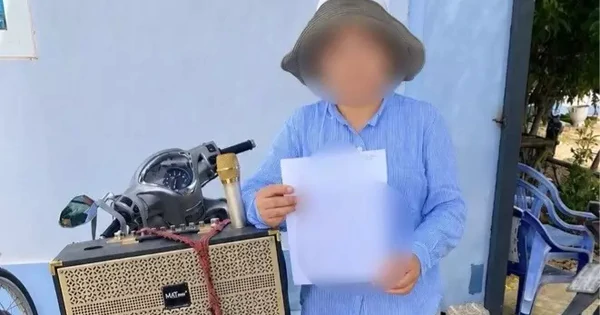 Người phụ nữ chở loa đi khắp làng đòi khoản nợ 100 triệu đồng