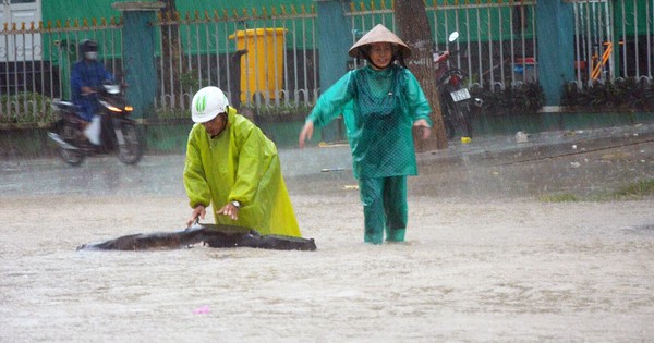 Tin không khí lạnh mới nhất và dự báo mưa lớn trên 600mm ở miền Trung
