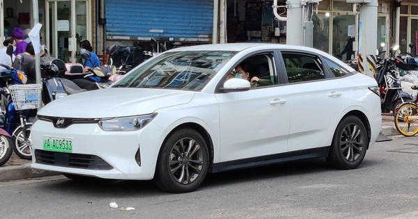 Hãng xe sập là như thế nào? 8 chiếc xe còn mới bán đấu giá 91 triệu đồng một chiếc, sửa không được, bán không xong