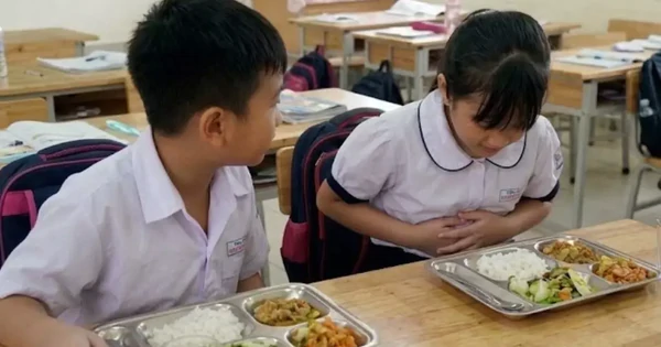 Nhiều học sinh một trường tiểu học ở TPHCM nôn ói, tiêu chảy, sốt