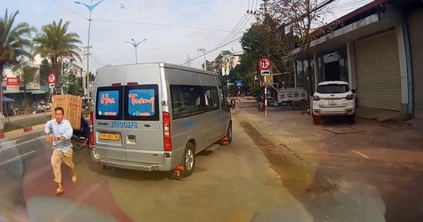 Gia Lai: Tài xế xe khách bị đồng nghiệp chặn đường, hành hung giữa phố