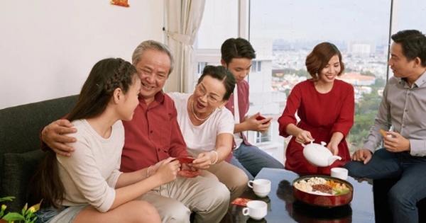 Bí quyết giữ bình thản trước loạt câu hỏi “khó đỡ” ngày Tết, theo chuyên gia tâm lý