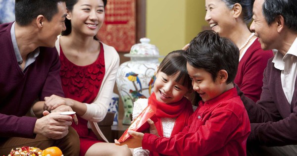 Về quê ăn Tết 5 ngày, mẹ chồng nhắc khéo đưa chị dâu 10-15 triệu lo cỗ bàn khiến vợ chồng tôi rối tung