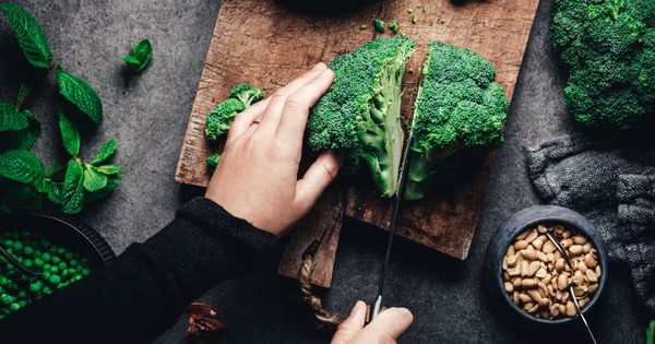 Chuyên gia tiết lộ quy tắc 10 phút biến rau quen thuộc thành “vũ khí chống ung thư”