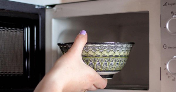 Đừng dùng màng bọc thực phẩm để bảo quản thức ăn thừa! Các chuyên gia Nhật Bản tiết lộ phương pháp khá bất ngờ