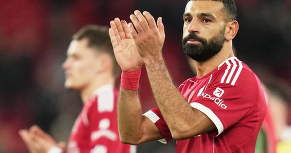 Liverpool sa sút vì "gậy ông đập lưng ông"