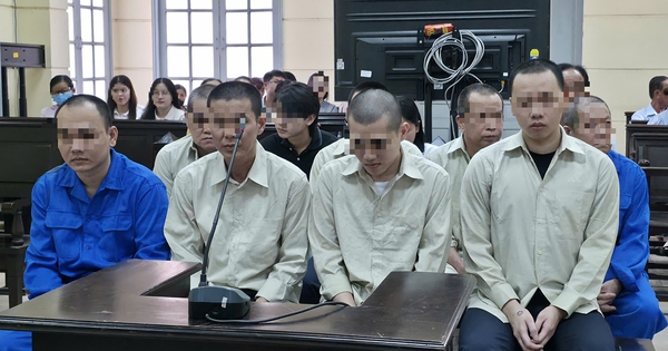 Khiêng quan tài quay clip trước chợ Bến Thành, 11 bị cáo lãnh án tù