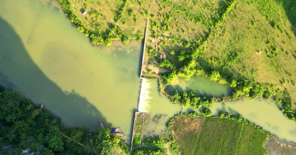 Phát hiện hồ nước cách Hà Nội hơn 100km, cảnh xung quanh hoang sơ, du khách nhận xét: "Xanh như ngọc"