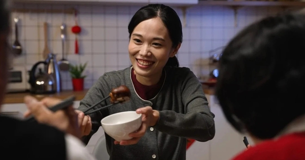 Mẹ dạy con: Dù mối quan hệ có thân thiết đến đâu, hãy cố gắng tránh 5 hành vi này khi đến thăm nhà ai đó