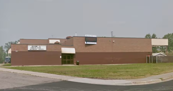 NÓNG: Xả súng kinh hoàng trong trường học ở Canada, hàng chục người thương vong