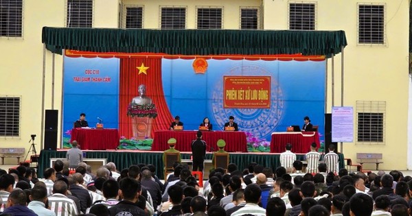 Tranh cãi nhau về một bộ phim, chém bạn tù trọng thương