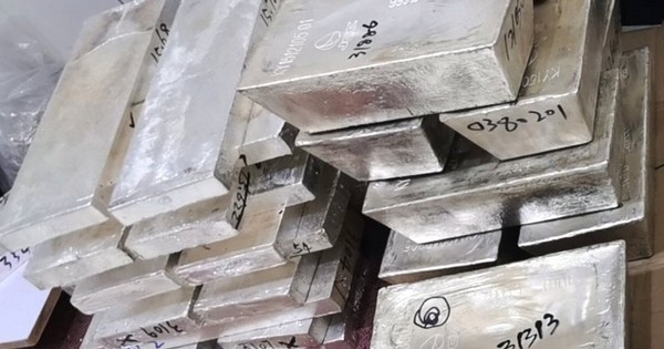 Phát hiện tài khoản ngân hàng bị phong toả sau khi bán 15kg bạc thỏi, nhận 1,4 tỷ đồng