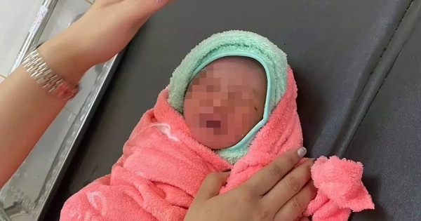 Phát hiện bé gái còn nguyên dây rốn giữa rẫy sầu riêng, toàn thân bị kiến bu