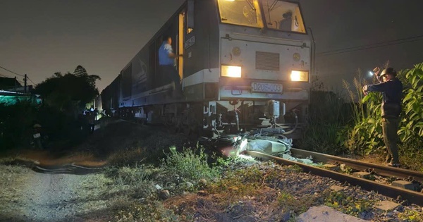 Băng qua đường sắt trong đêm, người điều khiển xe máy bị tàu hàng tông tử vong