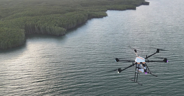 NÓNG: Chính thức khai trương tuyến giao hàng vượt biển bằng UAV đầu tiên, 2kg hàng bay 12km mất 15 phút