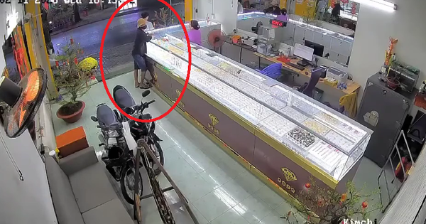 Clip kẻ cướp vàng vứt áo khoác, nhảy xuống vườn dừa trốn: Diễn biến không ngờ sau 6 giờ gây án