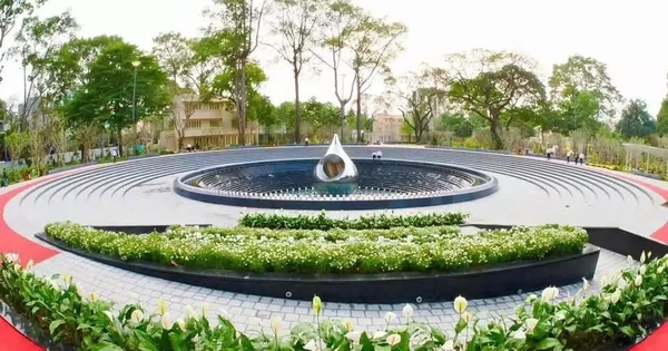 Tận thấy tượng đài Giọt Nước trong Công viên tưởng niệm nạn nhân COVID-19