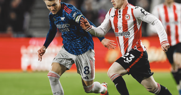 Arsenal mất điểm trước Brentford, thử thách ngôi đầu Ngoại hạng