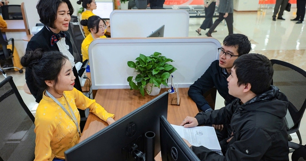 Thủ tướng yêu cầu cải cách tiền lương, đa dạng chính sách đãi ngộ với công chức