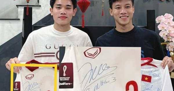 "Đình Bắc sẽ dẫn dắt tuyển Việt Nam đến World Cup 2030": Quế Ngọc Hải gây sốt với món quà tặng đàn em