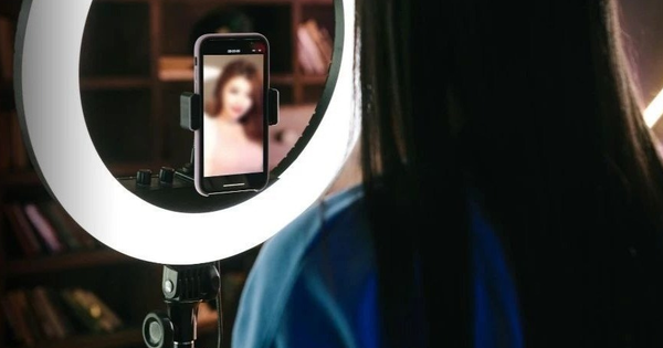 Nữ streamer 22 tuổi bị viêm phổi sau nửa năm dùng 1 loại mỹ phẩm vạn phụ nữ đang mê mệt