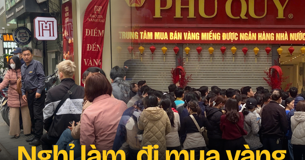 Tiệm vàng hôm nay: Dân văn phòng xin nghỉ Tết sớm đi mua vàng, xếp hàng từ sáng, đông như siêu thị