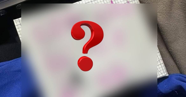 Mở vali, ông bố xúc động khi đọc 6 chữ con trai gửi: Cả gia tài của con trao cho bố