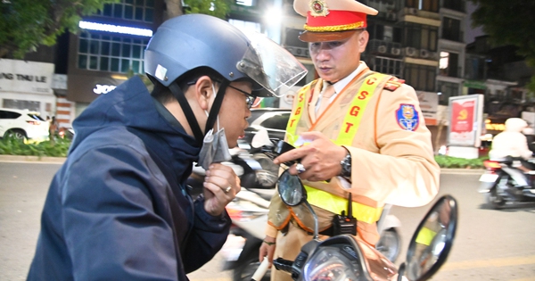 CSGT Hà Nội kiểm tra hơn 300 xe ngày cận Tết, chỉ phát hiện 2 tài xế 'ma men'