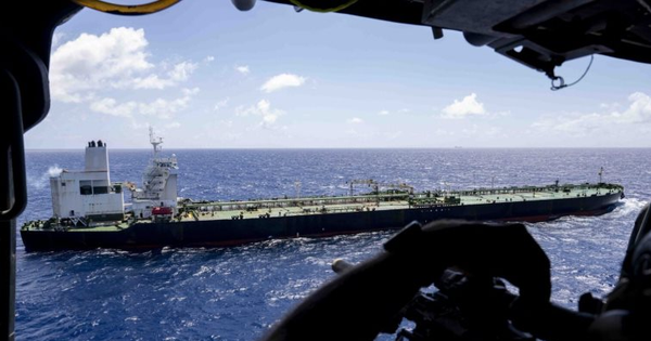 Truy đuổi xuyên Đại Tây Dương, Mỹ vừa chặn bắt một tàu chở dầu bất hợp pháp, hoạt động dưới tên giả