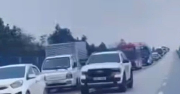 Bất ngờ danh tính tài xế bán tải đi vào làn ngược chiều, liên tục nháy đèn pha trên cao tốc