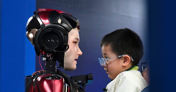 Nếu robot Trung Quốc được gọi bằng chữ "kinh ngạc", Mỹ là "ấn tượng" thì của Nga sẽ gọi bằng từ đặc biệt này