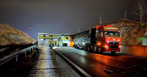 Tuyến cao tốc Phan Thiết - Dầu Giây tê liệt vì 3 vụ tai nạn liên tiếp