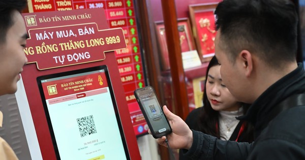 Chưa từng có: Vàng được bán bằng máy tự động, đồng vàng, bạc thỏi gây "sốt" ngày Vía Thần Tài