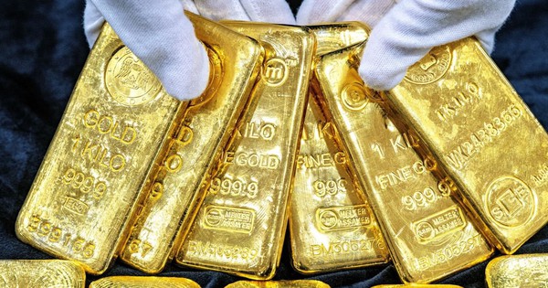 Vàng "sập nguồn" rạng sáng 3/2: Cú đổ đèo kinh hoàng từ đỉnh, khi nào mới là đáy?