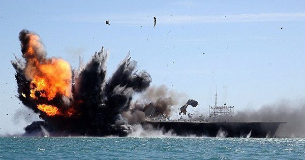 Ảnh 'tàu sân bay Mỹ chở vũ khí cho Ukraine bốc cháy' lan ...