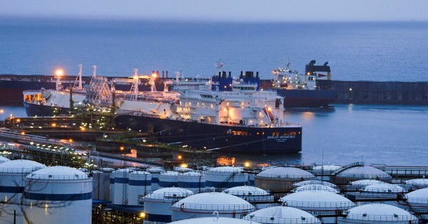 Mỹ tuyên bố đạt được thỏa thuận với một quốc gia BRICS - dầu Nga buộc phải "đại hạ giá" để bán được hàng