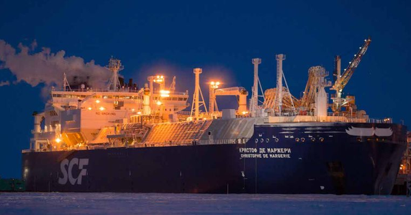 Chuyện gì đây: Cứ 32 tiếng lại có một tàu LNG Nga lại cập cảng EU