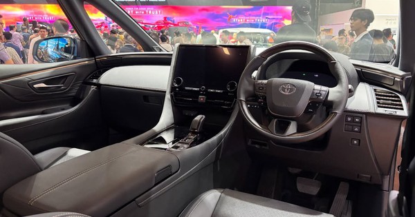 Toyota ra mắt Alphard Hybrid giá thấp nhất lịch sử: Lược bỏ loạt tiện nghi nội thất