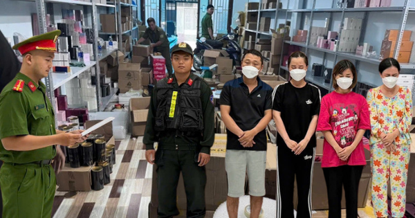 Các tổ công tác đồng loạt khám xét nhiều kho hàng, bắt giữ bà chủ Lê Thị Kim Tuyến và 3 người