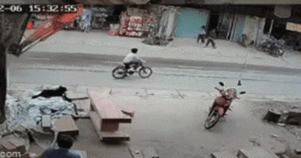 Bé trai đi xe đạp bị máy xúc tông, cuốn vào gầm: Tình trạng sức khoẻ hiện tại