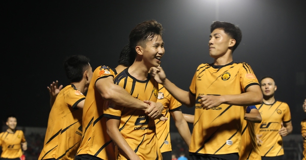 V-League 2025-2026: Đá bóng bằng đam mê liệu có trụ hạng?