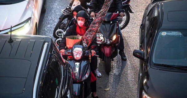 Người Hà Nội nên chờ sát Tết mới mua sắm, vội lao ra đường làm gì cho tắc?