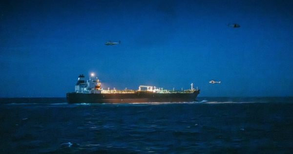 Một quốc gia châu Âu vừa bắt giữ tàu chở dầu thuộc “hạm đội bóng tối” của Nga, phát hiện có mối liên hệ với Iran